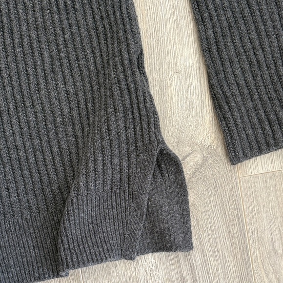 Banana Republic Ribbed Mockneck Sweater - Picture 4 of 4